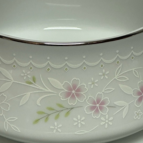 Salem China Spring Blossom Open Gravy Boat with Attached Bottom - Picture 2 of 8